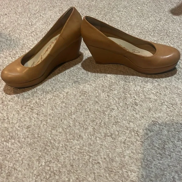 American Rag tan 3 inch wedge heels size 7 - Picture 2 of 3